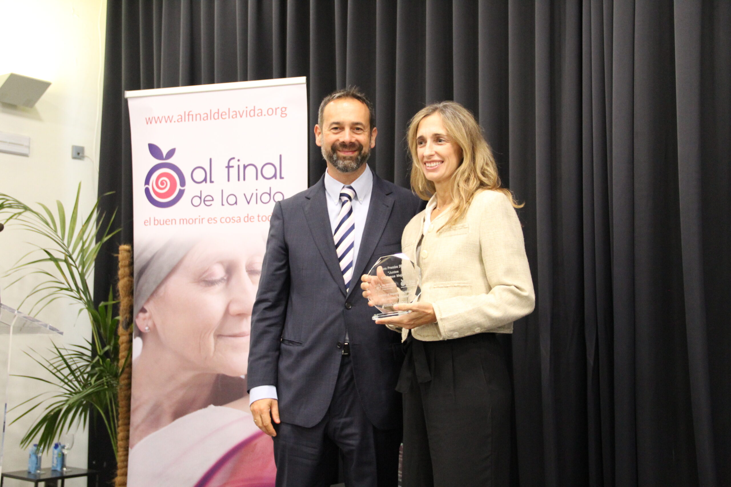 Al Final de la Vida reconoce a Fundación Dignia con el Premio Impacto Nacional en Cuidados Paliativos